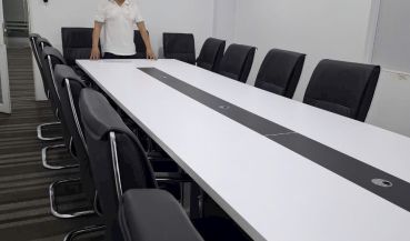 Thi công bàn ghế nội thất văn phòng giá rẻ 