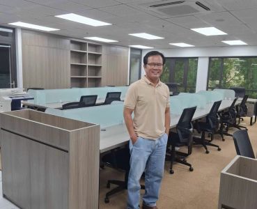 Thi công bàn ghế văn phòng giá tốt